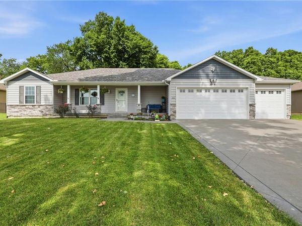 302 S Peach Tree Avenue, Lone Jack, MO 64070