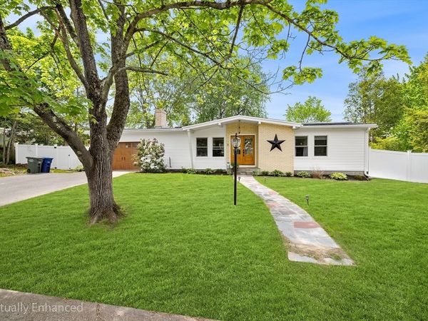 9 Cloverleaf Rd, Leominster, MA 01453