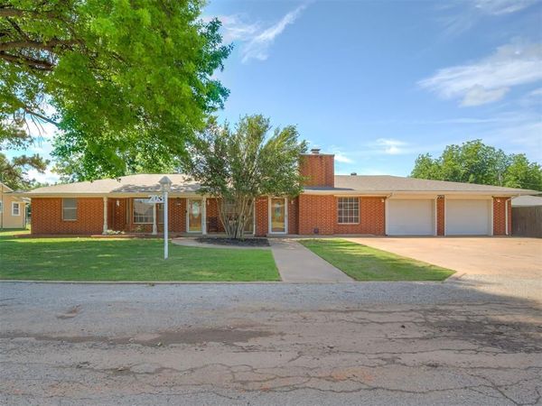 703 W Adams Street, Crescent, OK 73028