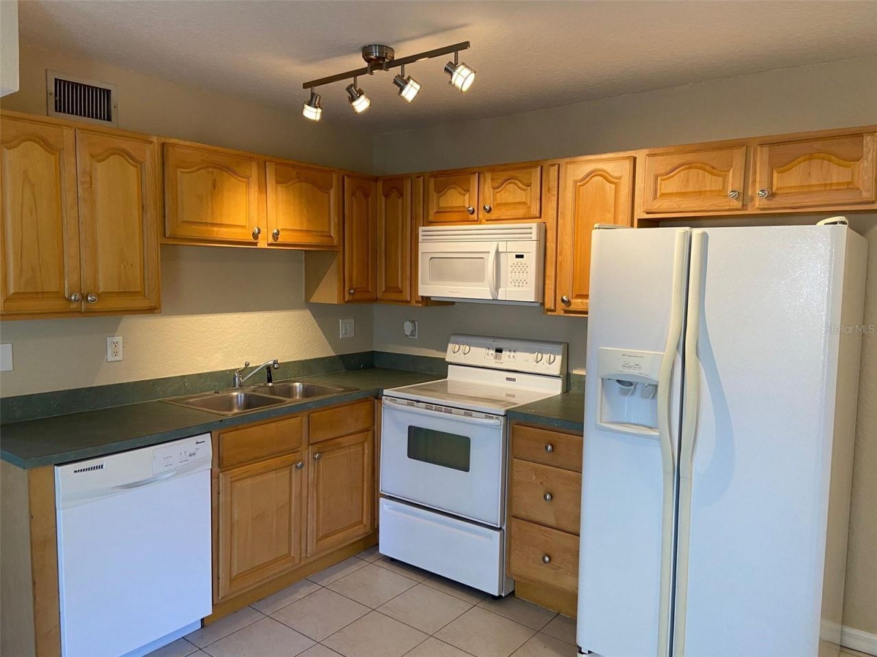 601 E 2nd Avenue, New Smyrna Beach, FL 32169 Photo