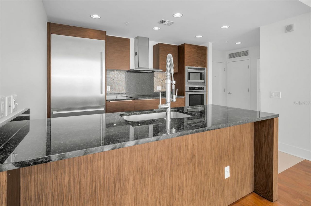 175 1st Street S, Unit 2604, Saint Petersburg, FL 33701 Photo