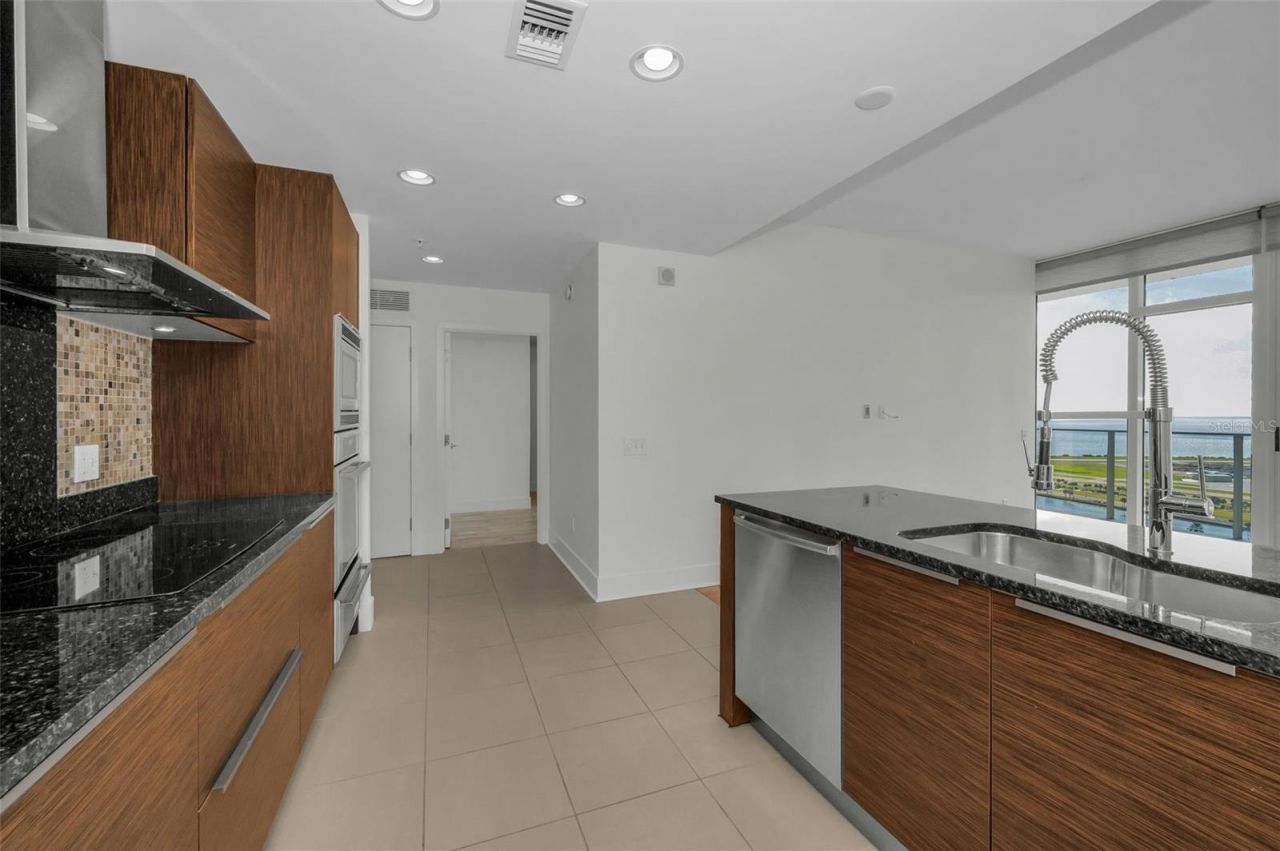 175 1st Street S, Unit 2604, Saint Petersburg, FL 33701 Photo