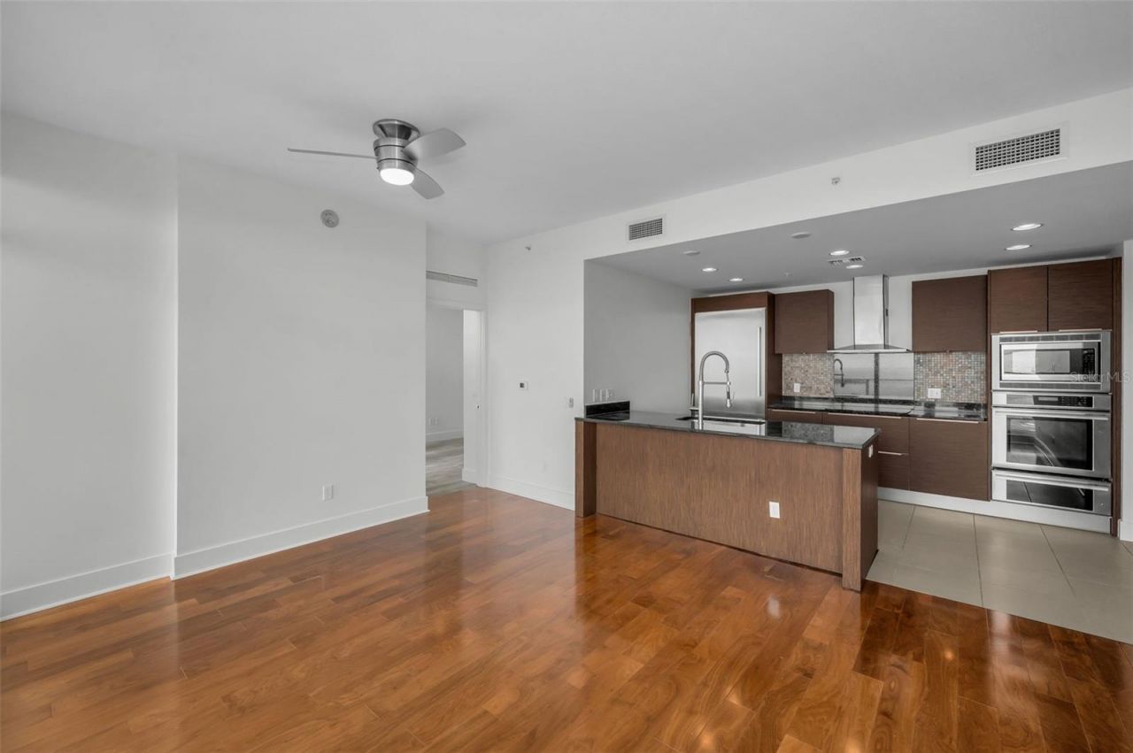 175 1st Street S, Unit 2604, Saint Petersburg, FL 33701 Photo