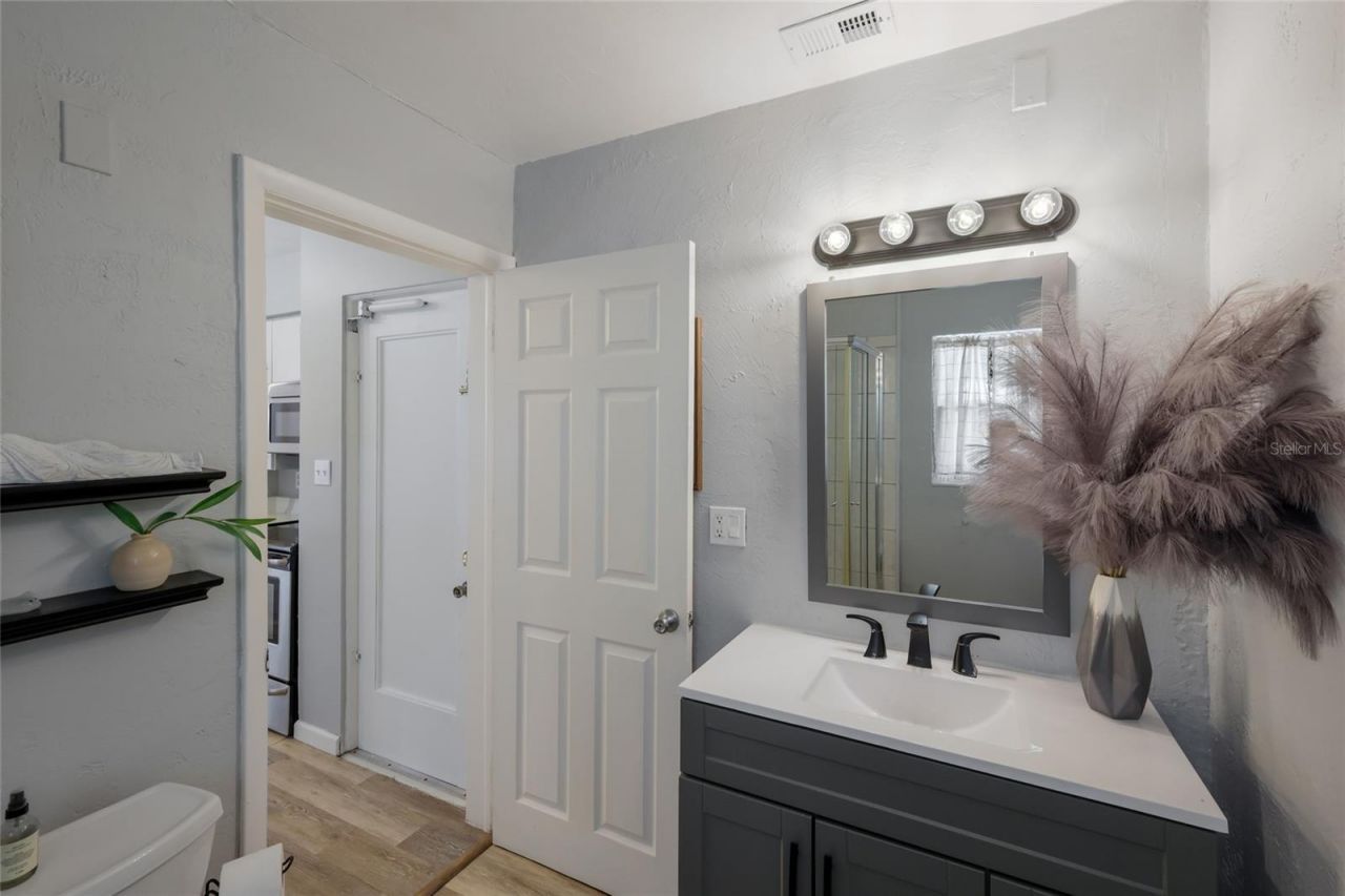 2654 Grand Cayman Street, Sarasota, FL 34231 Photo