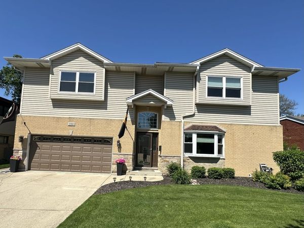 130 S Elm Tree Lane , Elmhurst, IL 60126