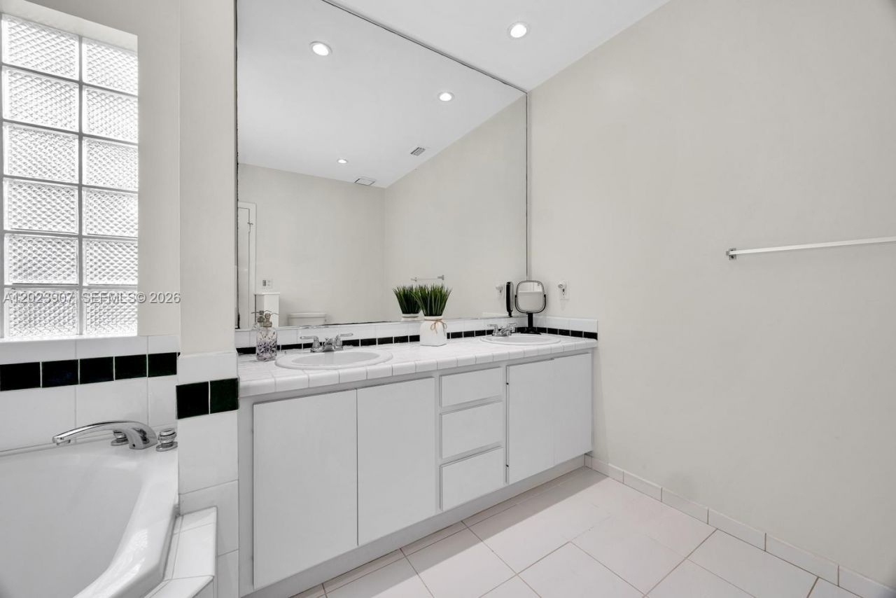 6610 Santona St, Coral Gables, FL 33146 Photo