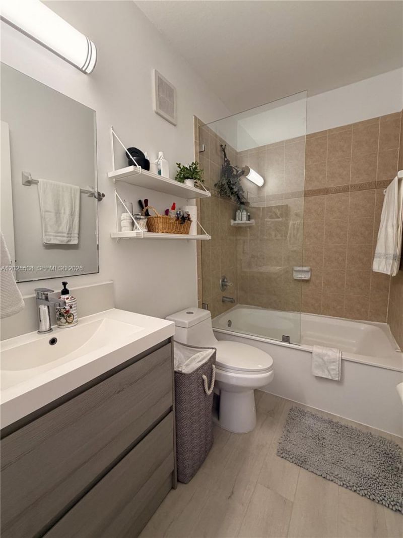 5420 NW 107th Ave, Unit 303, Doral, FL 33178 Photo