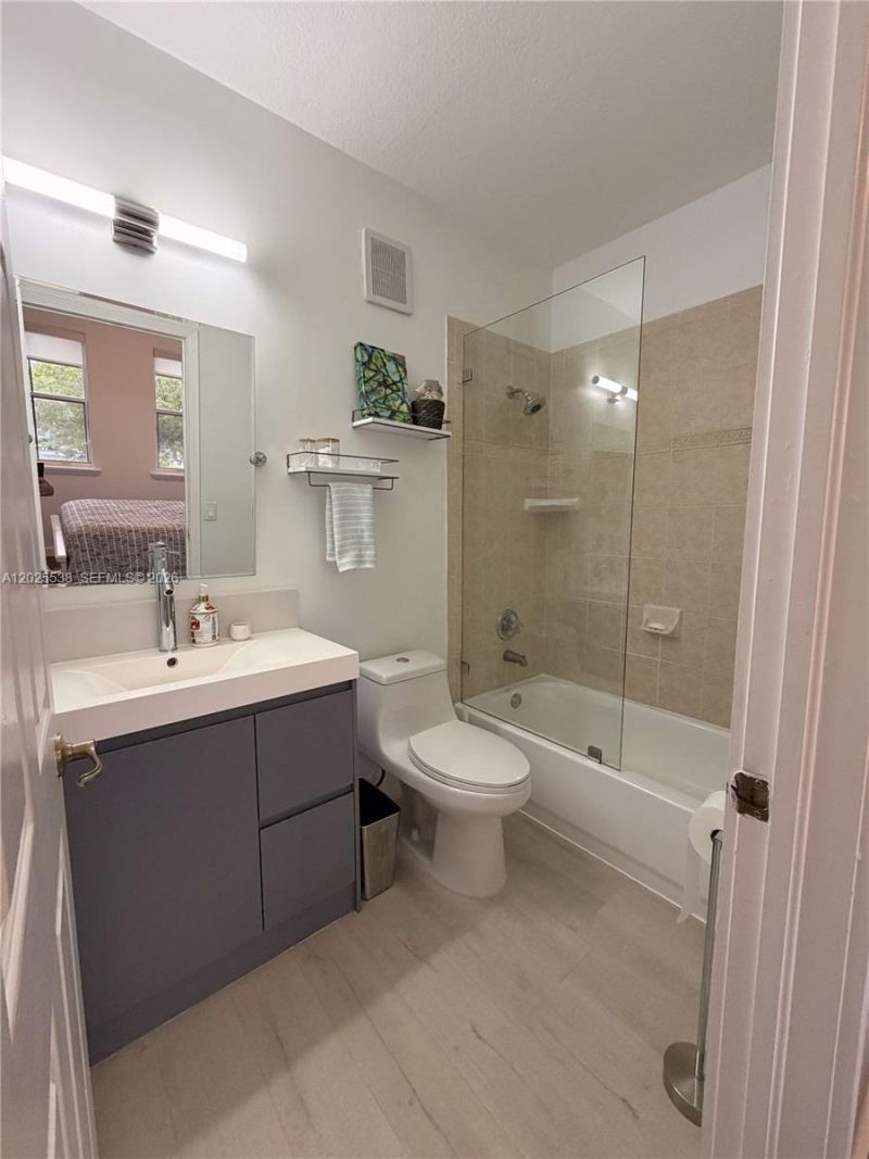 5420 NW 107th Ave, Unit 303, Doral, FL 33178 Photo