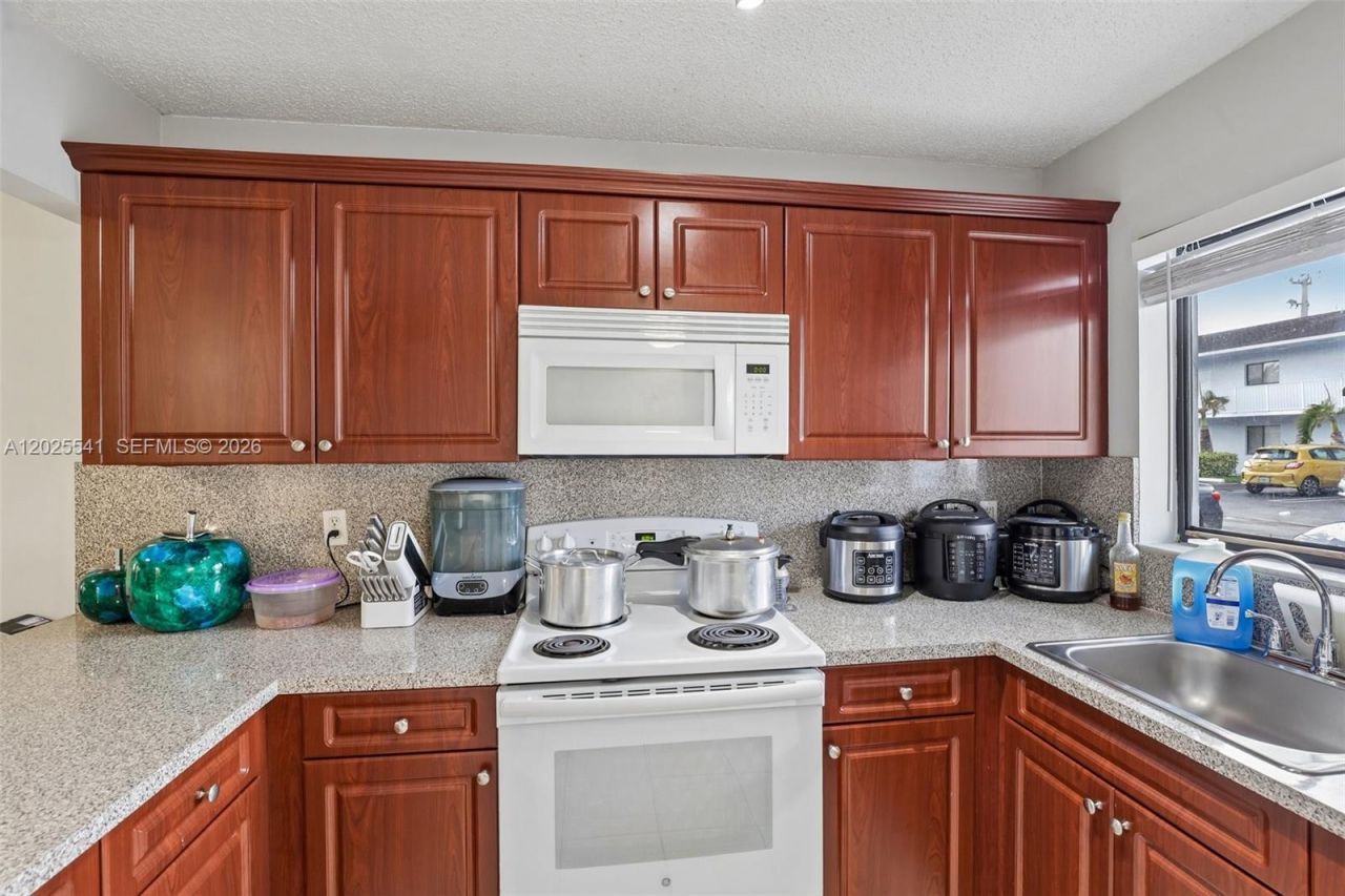 6041 W 24th Ave, Unit B-103, Hialeah, FL 33016 Photo
