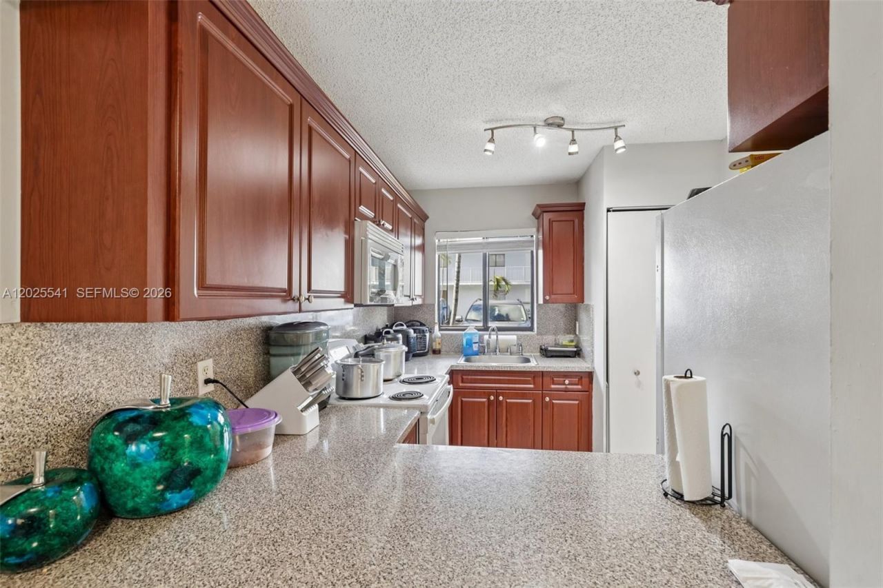 6041 W 24th Ave, Unit B-103, Hialeah, FL 33016 Photo