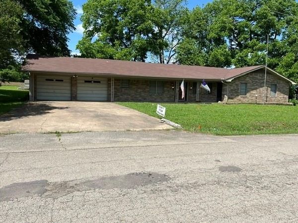 304 Sunset Street, Roxton, TX 75477