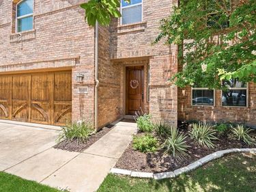 8401 Sandhill Crane Drive, Fort Worth, TX 76118