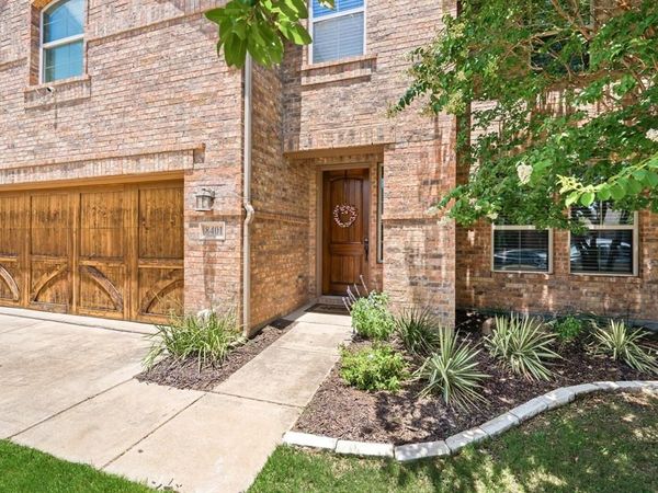 8401 Sandhill Crane Drive, Fort Worth, TX 76118