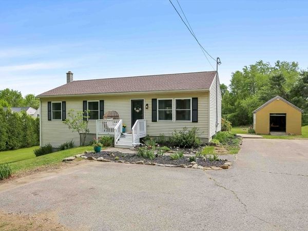 815 Wauwinet Rd, Barre, MA 01005
