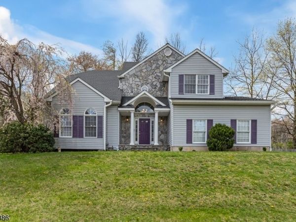 9 Mulberry Ct, Roxbury, NJ 07876