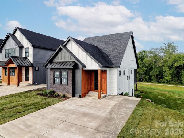 17 N Martha Kate Drive , Hendersonville, NC 28792