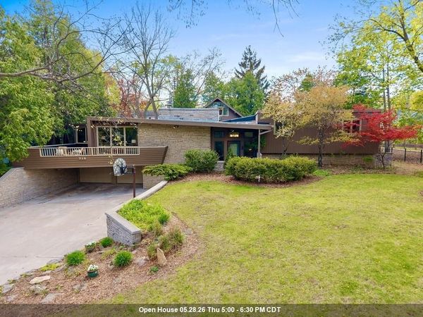 718 RANDALL AVENUE, De Pere, WI 54115