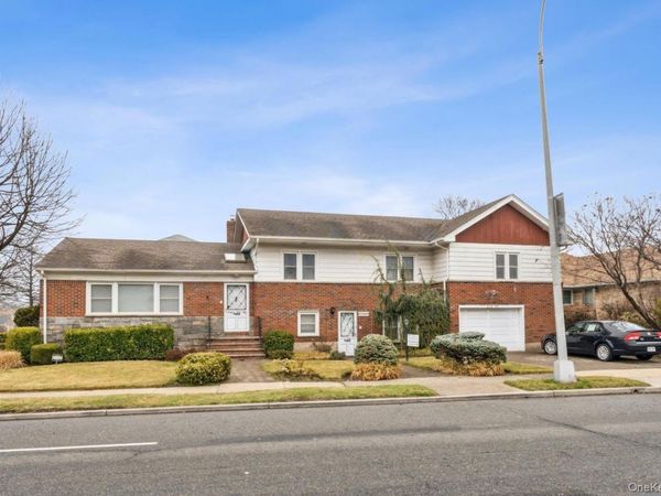 213-05 Union Turnpike , Bayside, NY 11364