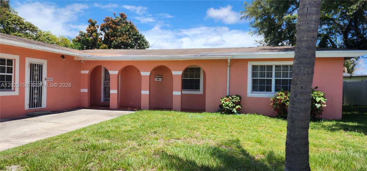 901 NE 160th Ter , North Miami Beach, FL 33162 Photo