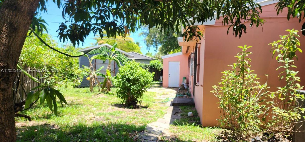 901 NE 160th Ter , North Miami Beach, FL 33162 Photo