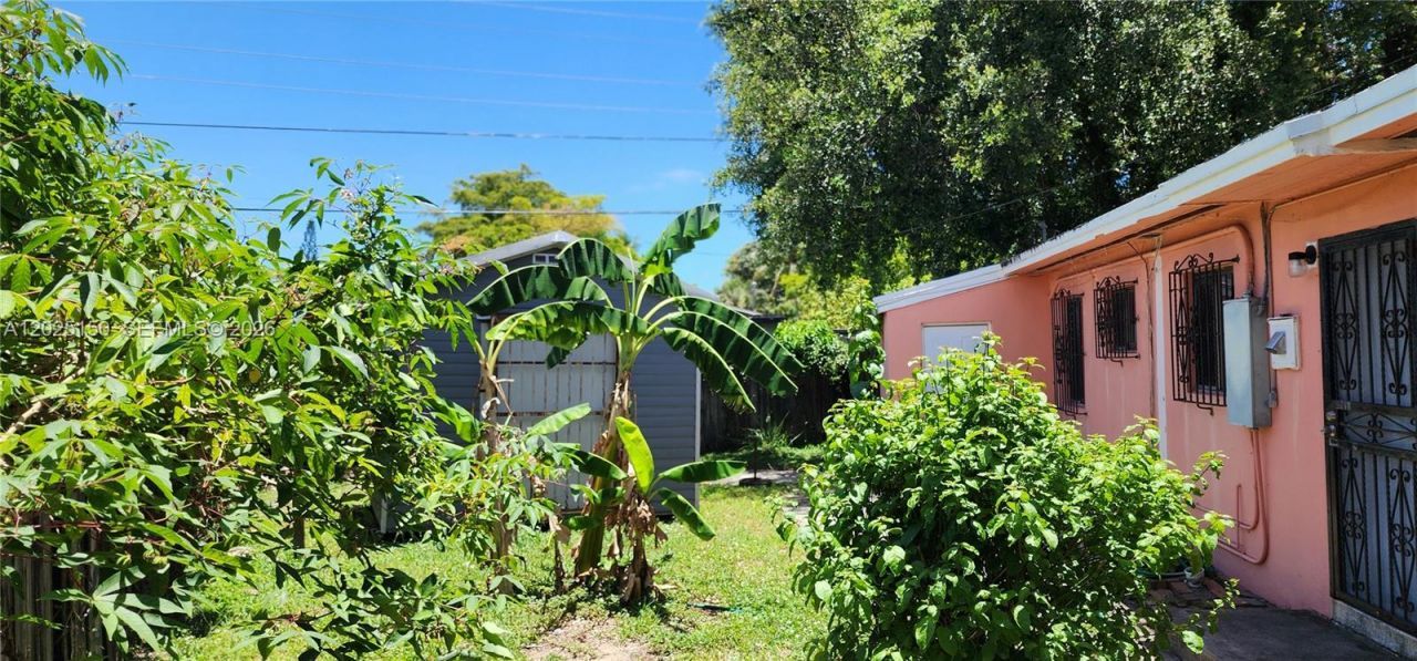 901 NE 160th Ter , North Miami Beach, FL 33162 Photo