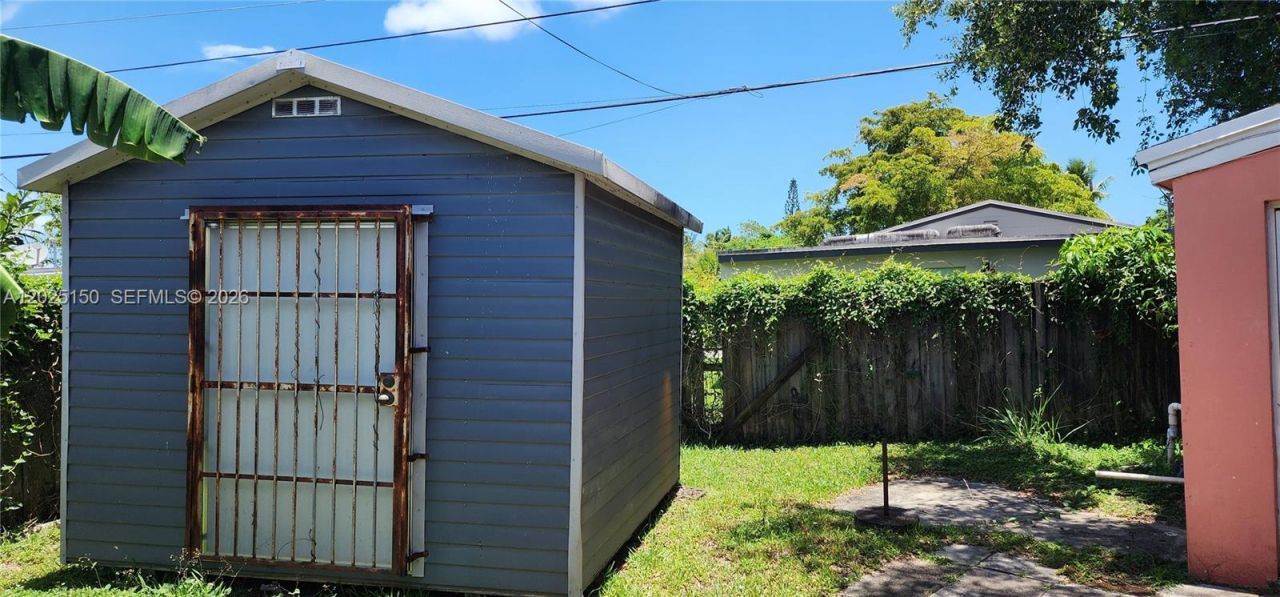 901 NE 160th Ter , North Miami Beach, FL 33162 Photo