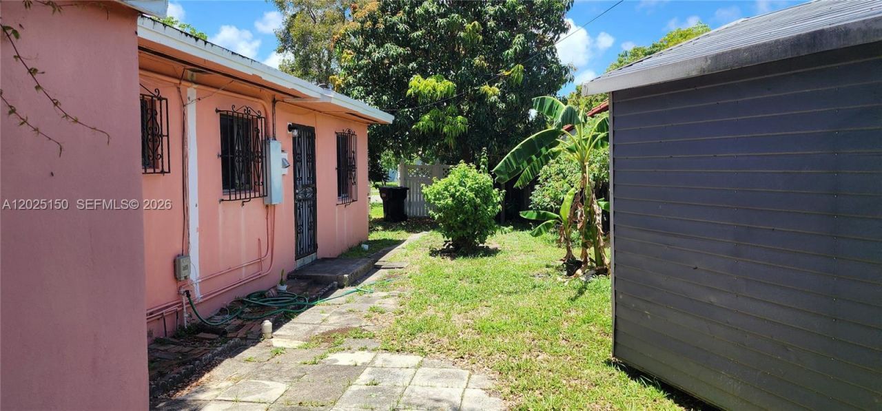 901 NE 160th Ter , North Miami Beach, FL 33162 Photo