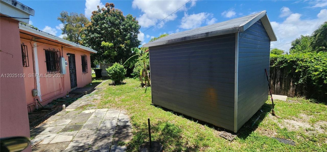 901 NE 160th Ter , North Miami Beach, FL 33162 Photo