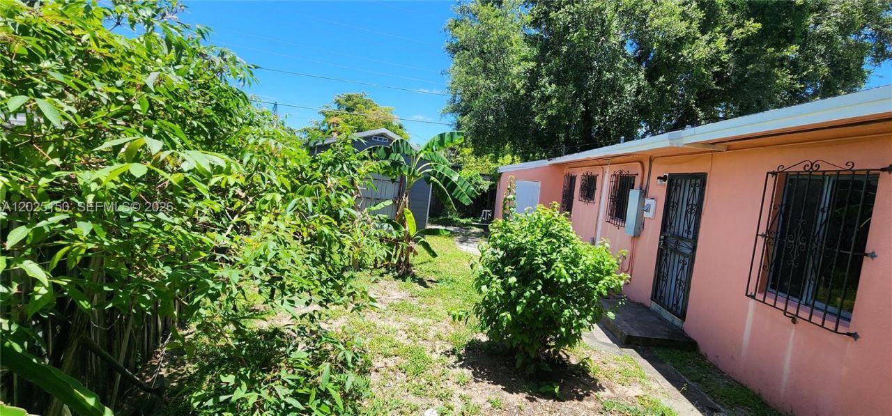 901 NE 160th Ter , North Miami Beach, FL 33162 Photo