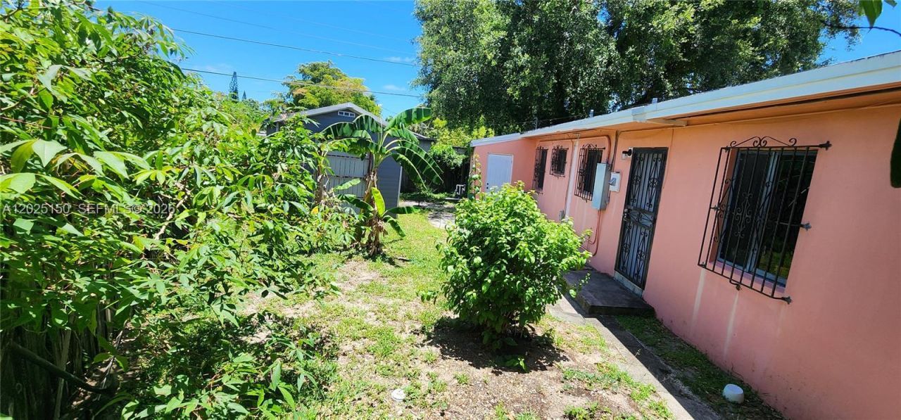 901 NE 160th Ter , North Miami Beach, FL 33162 Photo