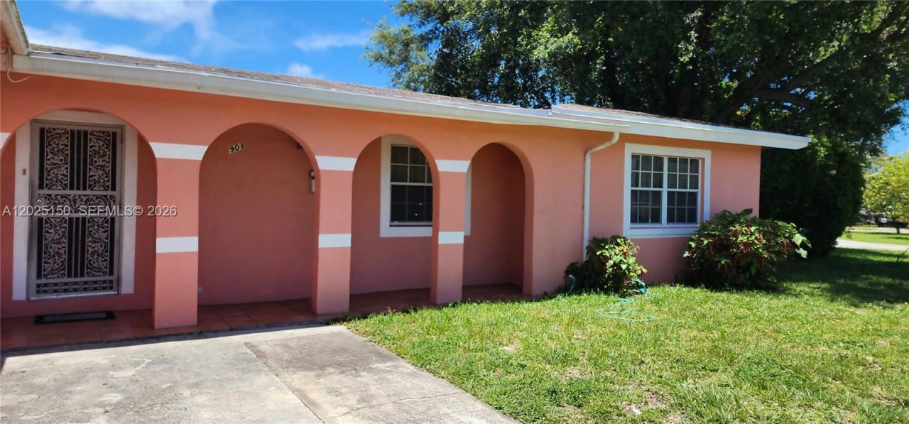 901 NE 160th Ter , North Miami Beach, FL 33162 Photo