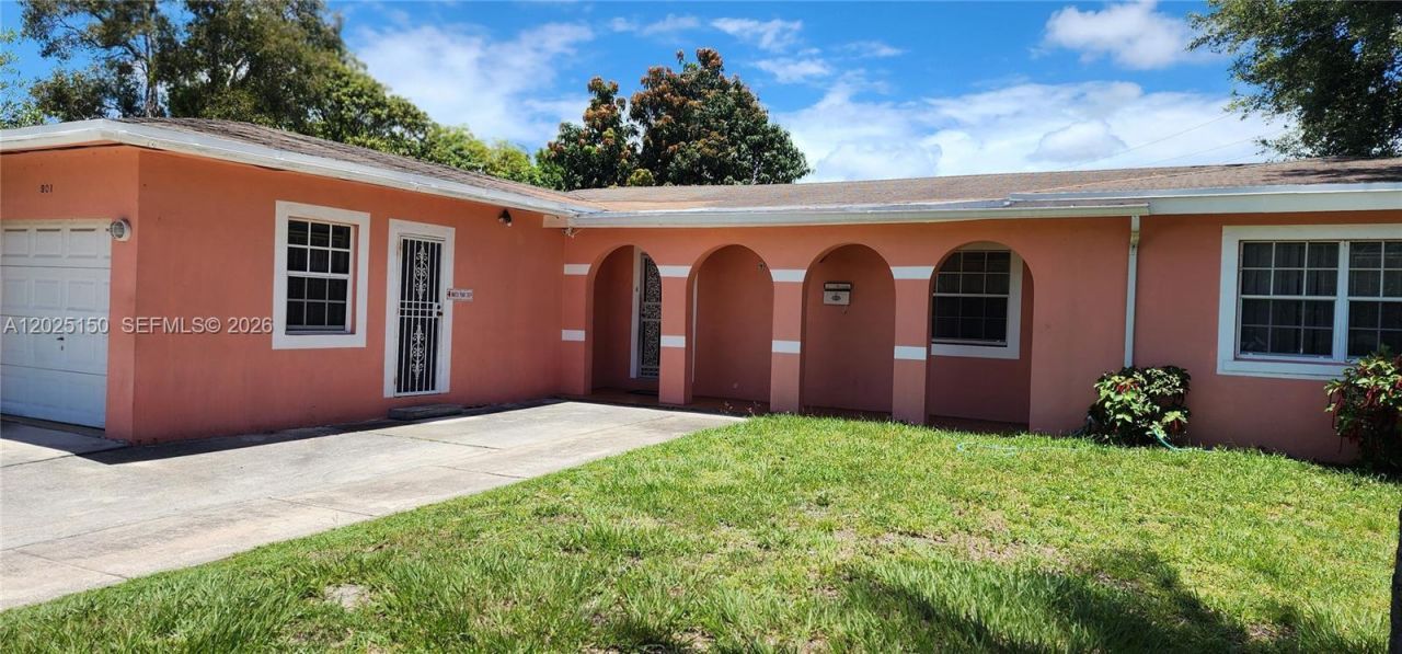 901 NE 160th Ter , North Miami Beach, FL 33162 Photo