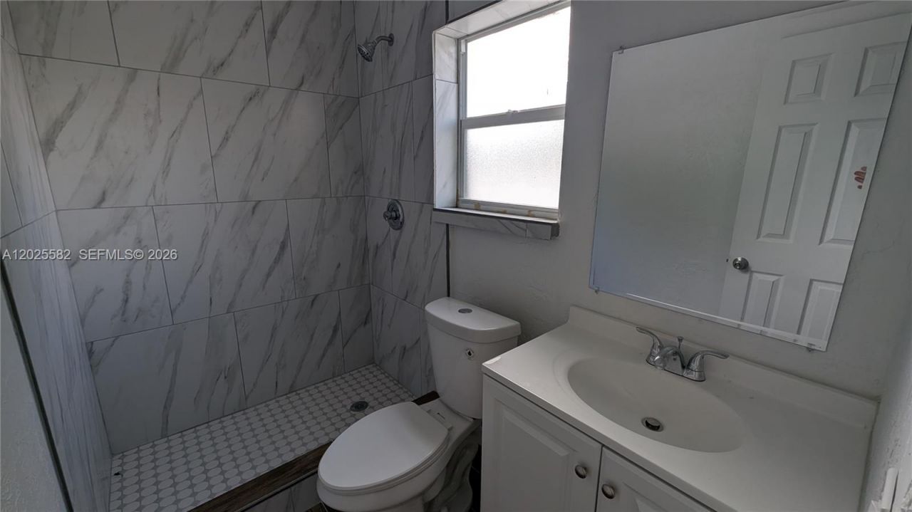 708 NE 4th St , Unit 2, Hallandale Beach, FL 33009 Photo