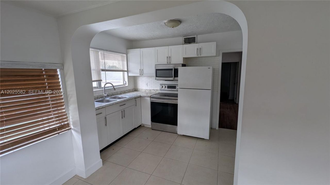708 NE 4th St , Unit 2, Hallandale Beach, FL 33009 Photo