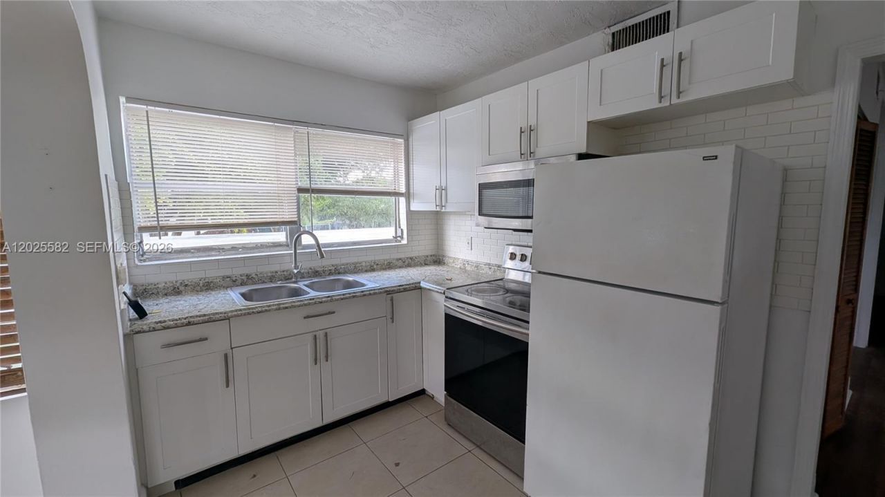 708 NE 4th St , Unit 2, Hallandale Beach, FL 33009 Photo