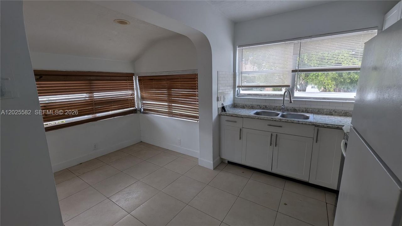 708 NE 4th St , Unit 2, Hallandale Beach, FL 33009 Photo