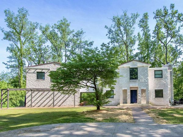 9903 Circlewood Drive, Fort Wayne, IN 46804