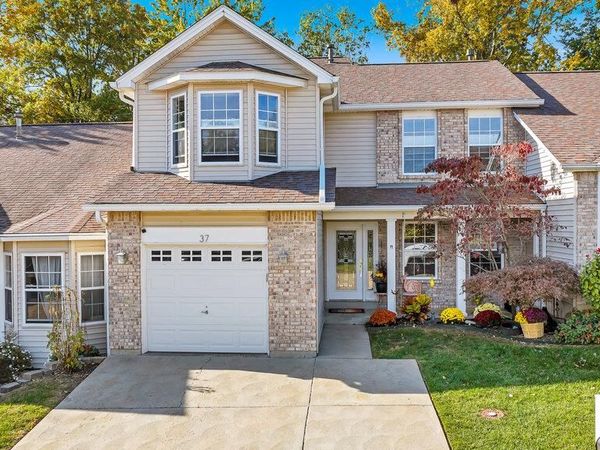 37 Parkway Villas Court, St Peters, MO 63303