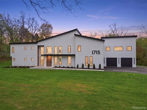 1715 Lone Pine Road , Bloomfield Hills, MI 48302