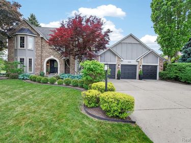 38005 River Bend, Farmington Hills, MI 48335