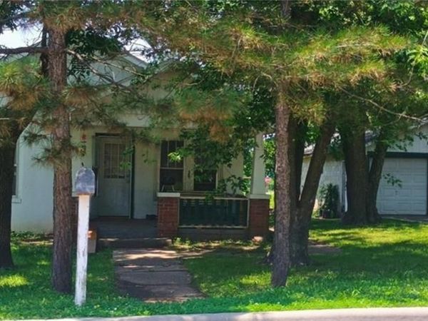 829 N West Street, Nevada, MO 64772