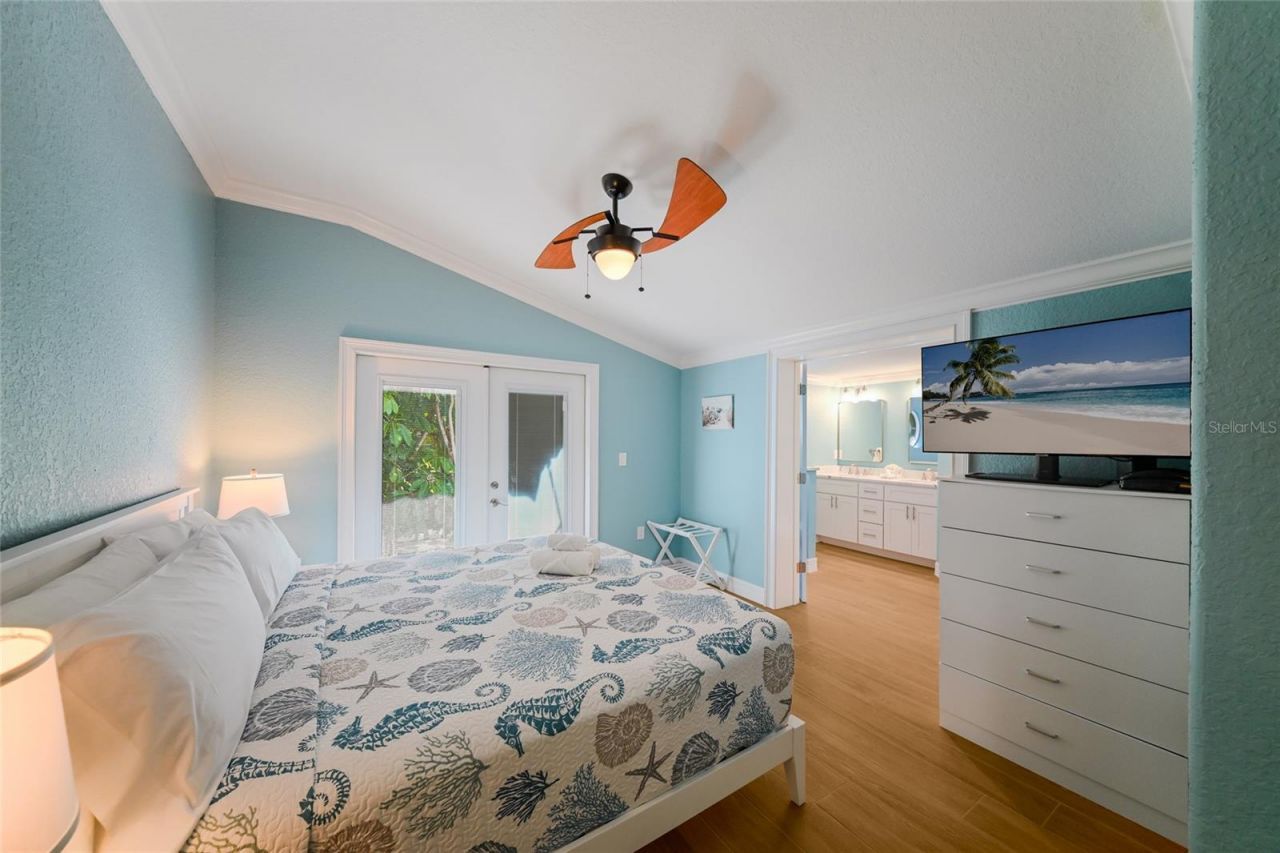 324 64th Street, Holmes Beach, FL 34217 Photo