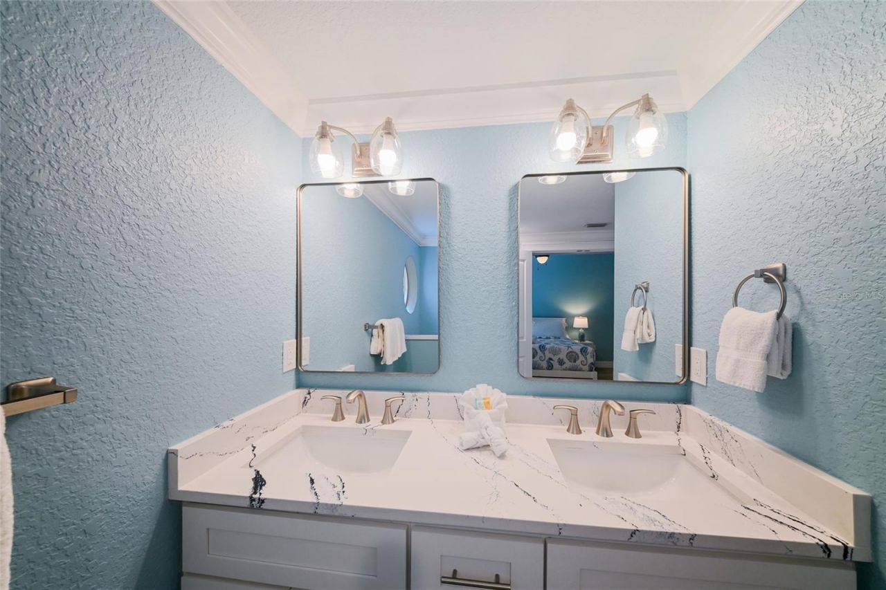 324 64th Street, Holmes Beach, FL 34217 Photo