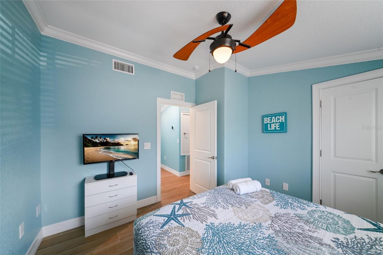 324 64th Street, Holmes Beach, FL 34217 Photo