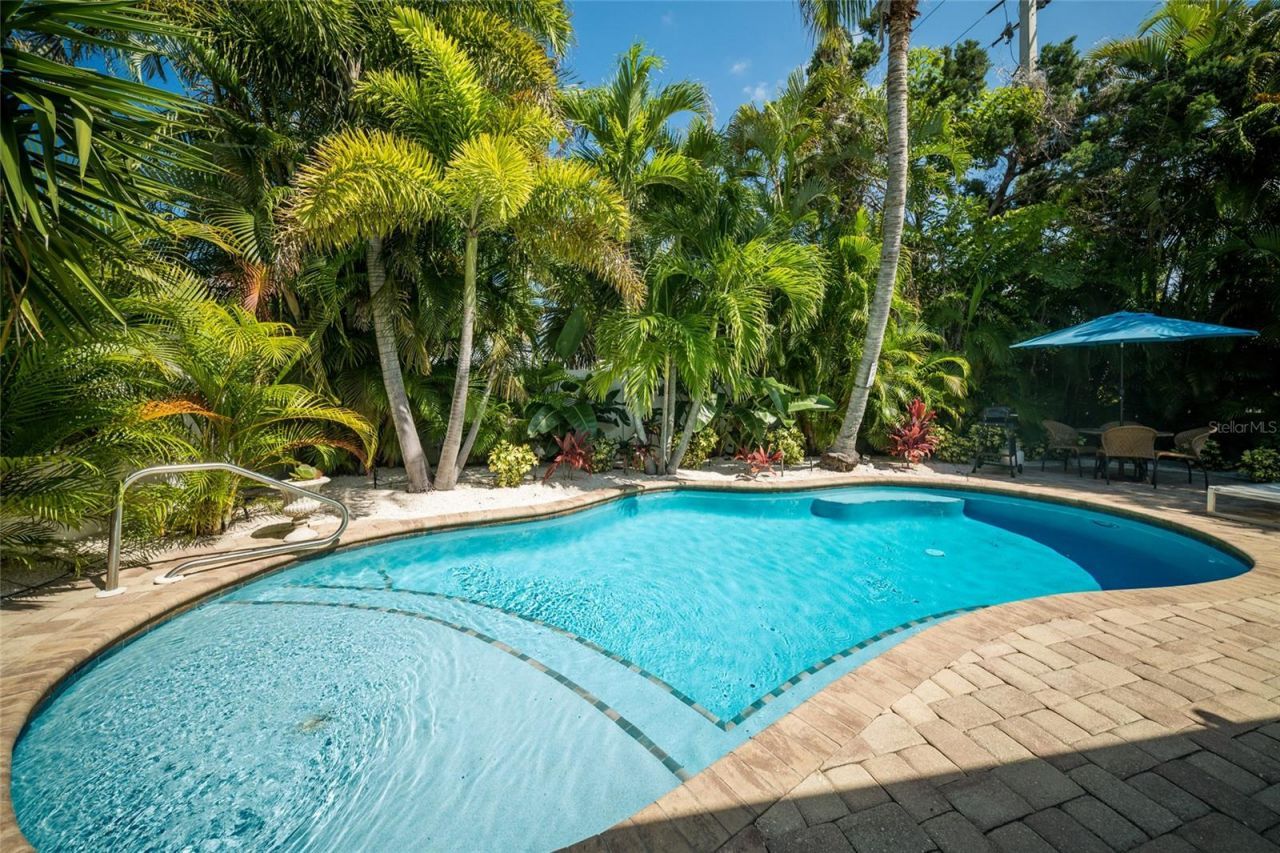 324 64th Street, Holmes Beach, FL 34217 Photo
