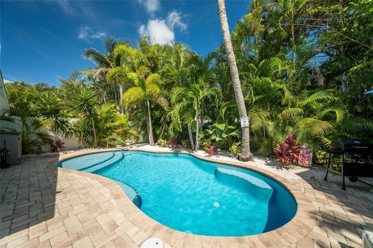 324 64th Street, Holmes Beach, FL 34217 Photo