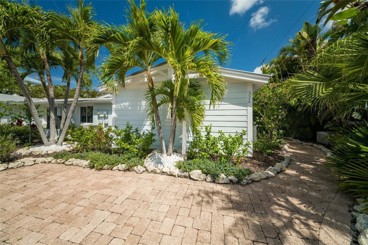 324 64th Street, Holmes Beach, FL 34217 Photo