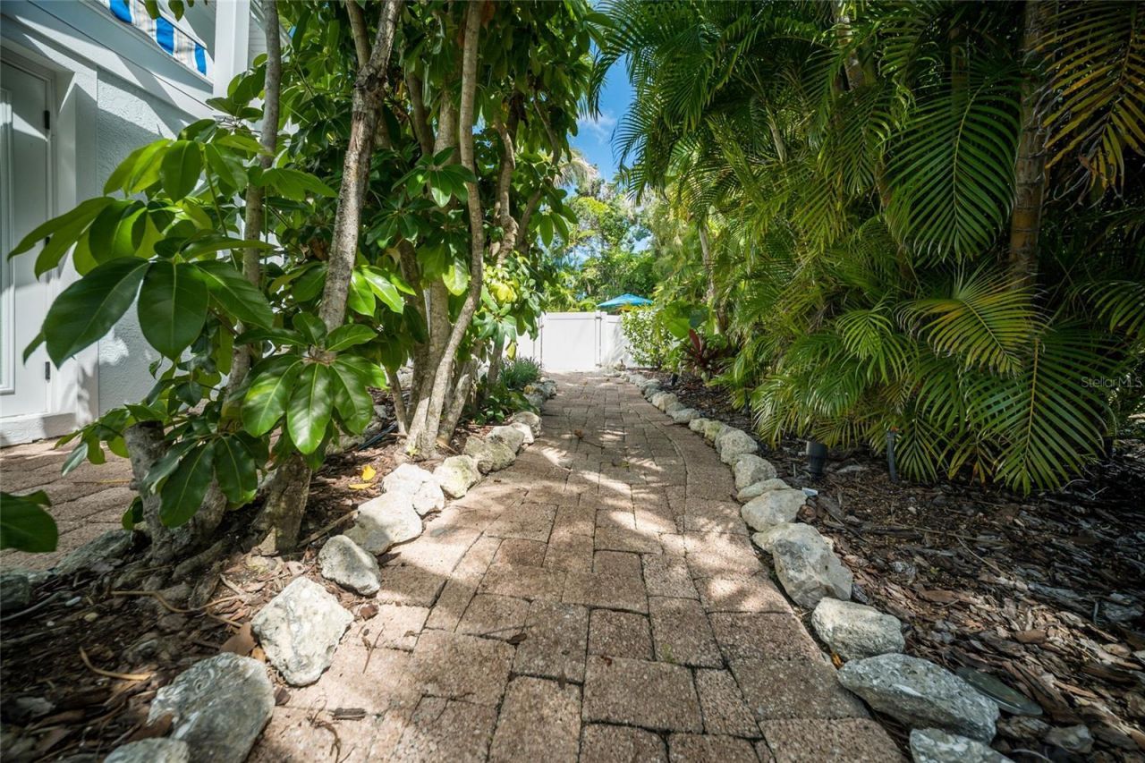 324 64th Street, Holmes Beach, FL 34217 Photo