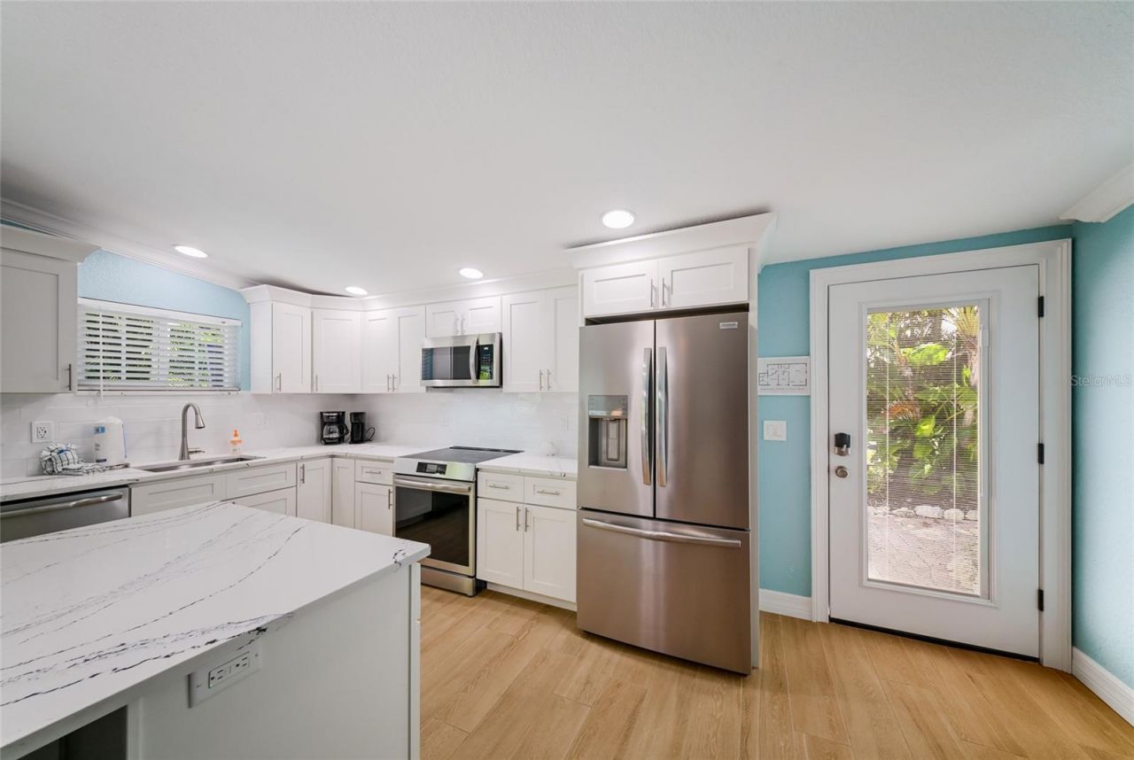 324 64th Street, Holmes Beach, FL 34217 Photo