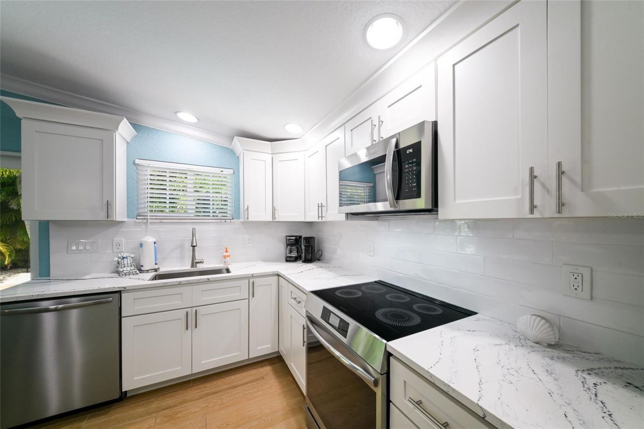 324 64th Street, Holmes Beach, FL 34217 Photo